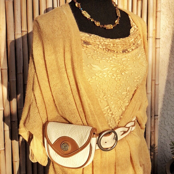 Hunters Run Handbags - Mini crossbody Belt Bag - Attaches to a belt! 6x5